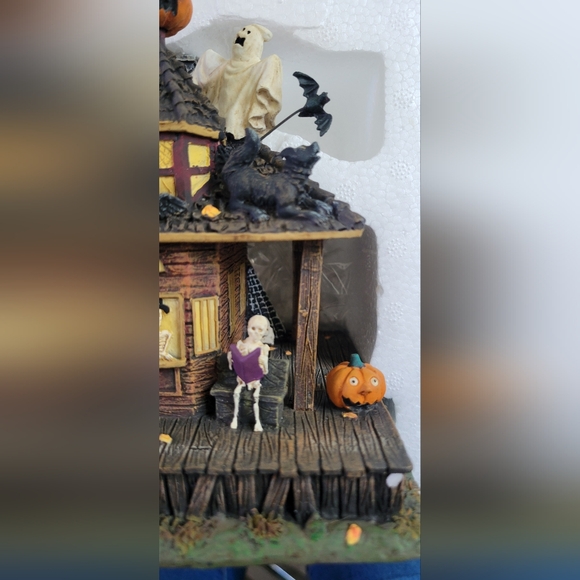 The Munsters Mockingbird Train Station by the Bradford exchange. NWOT. - Picture 2 of 9